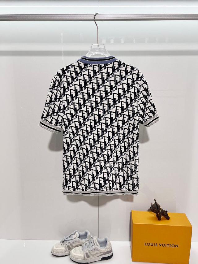 DIOR迪奥 CD字母暗纹提花 Logo标识精致升级，灵感源自八十年代复古