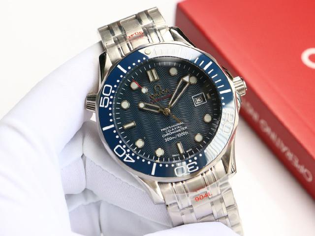 OMEGA 海马系列300米潜水腕表 表壳采用316L精钢表壳