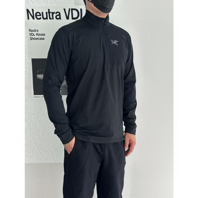 牛仔布自然深蓝色牛仔原色，将复古时髦与现代休闲平衡得恰到好处区别于传统牛仔