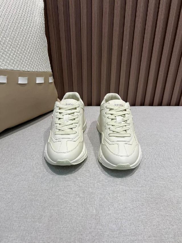 最高还原鞋底 TPU材质加耐磨发泡（抗磨缓震）象牙色皮革