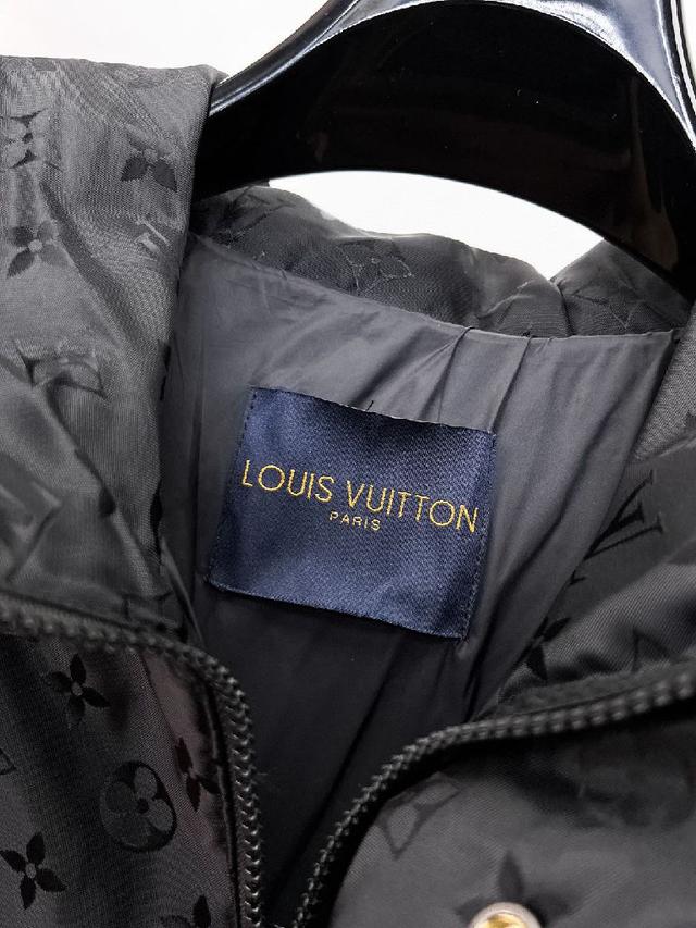 2025秋冬新款羽绒服。这款号称羽绒服届最贵的，全部90绒的