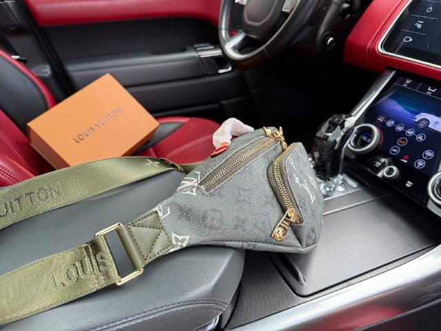 新款 “ Louis Vuitton”lv单肩包💼  路易威登邮差包斜