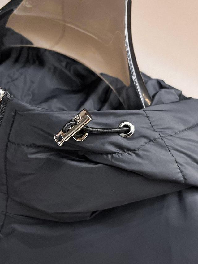官网款2025秋冬新款羽绒服。这款号称羽绒服届最高端的