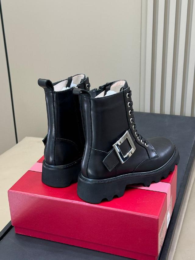 RogerVivier RV25秋冬新款钻扣/铜扣时尚马丁靴 短靴