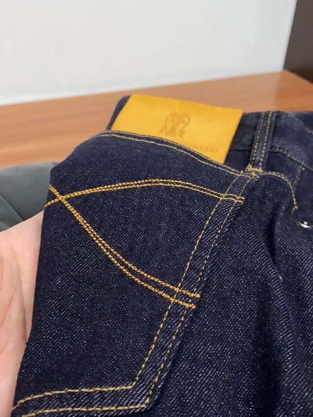 甄选高支重磅丹宁牛仔，半弹工艺弹力适中不紧绷，软糯亲肤、透气耐磨，
