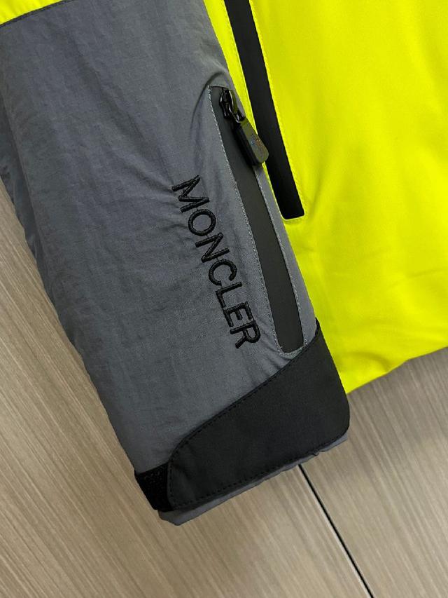 春冬新款羽绒服。这款号称羽绒服届最贵的，全部90绒的