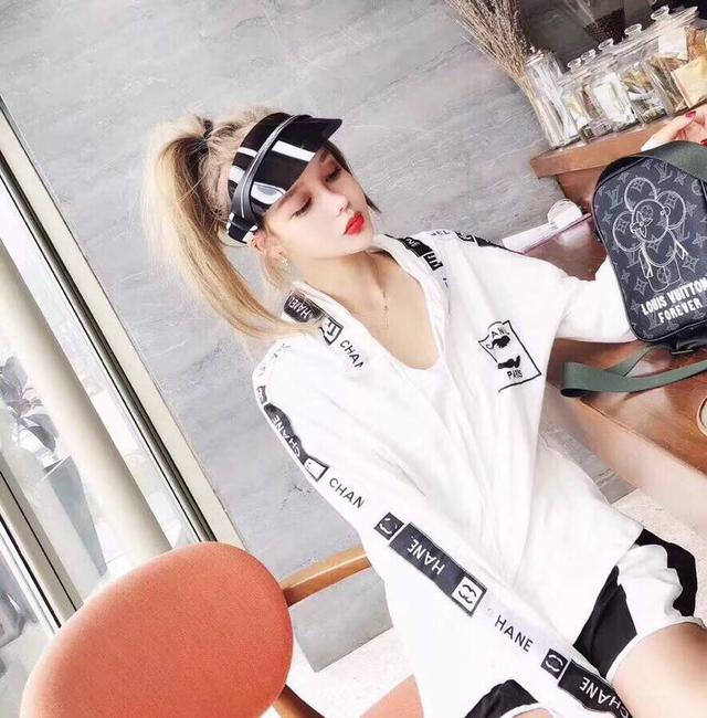 Chanel香奈儿18早秋空调连帽衣-貨