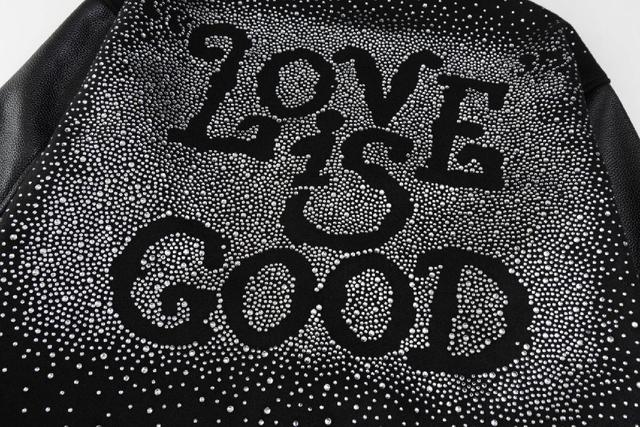 通体饰以 CD Diamond 图案，该图案由