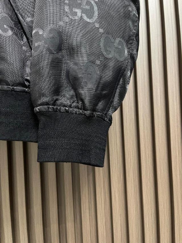新款夹克外套，秀场新品‼品相非常完美，舒适保暖，三标