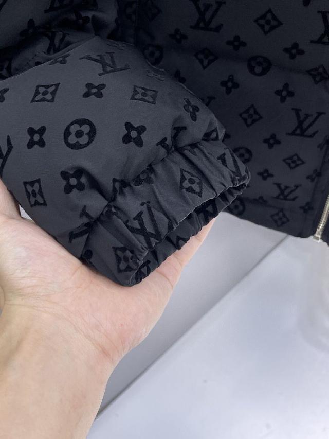 网款2025秋冬新款羽绒服。这款号称羽绒服届最高端的，全