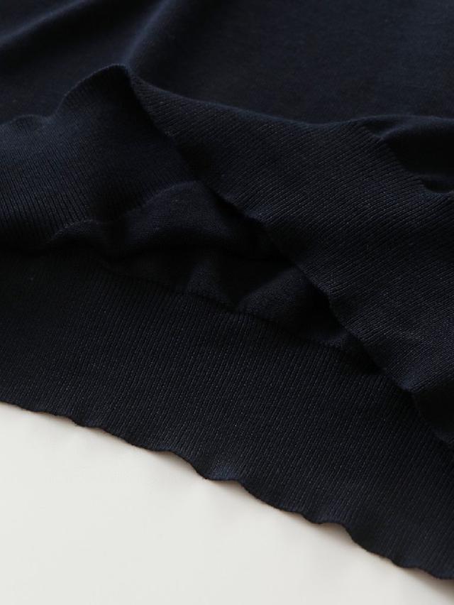 整体的触感极为舒适，亲肤效果也是极佳。OV版型方面也是完美穿搭效果