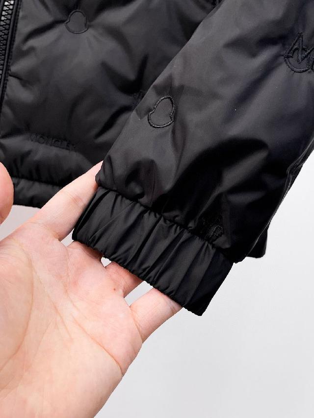 2025秋冬新款羽绒服。这款号称羽绒服届最贵的，全部90绒的。