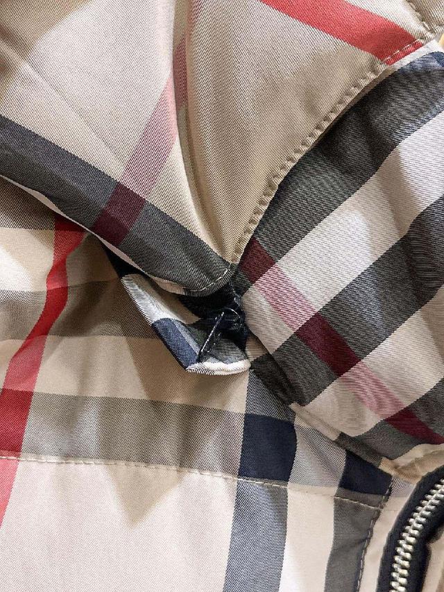秋冬新款羽绒服。这款号称羽绒服届专业的，三标齐全全部90绒