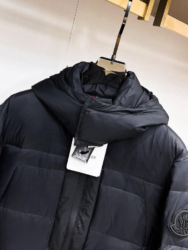 官网款2025秋冬新款羽绒服。这款号称羽绒服届最高端的，