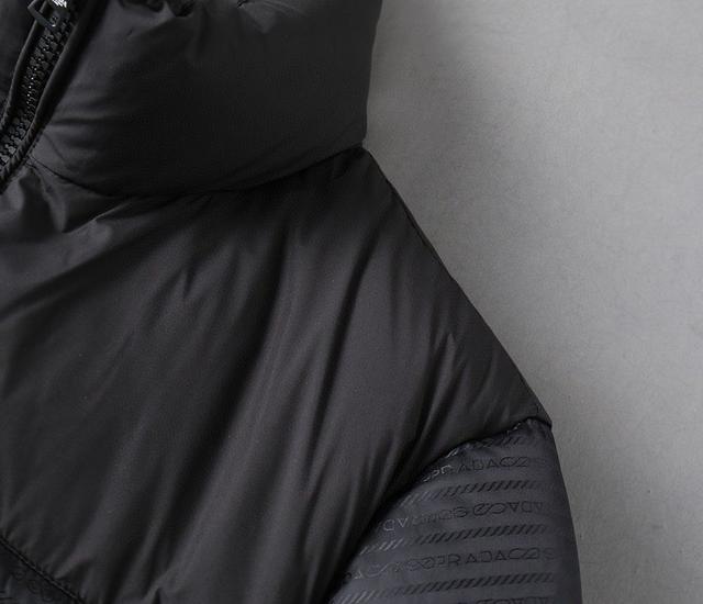 秋冬新款羽绒服。这款号称羽绒服届最贵的，全部90绒的