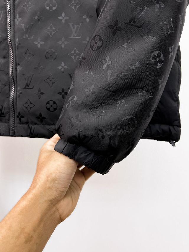 2025秋冬新款羽绒服。这款号称羽绒服届最贵的，全部90绒的