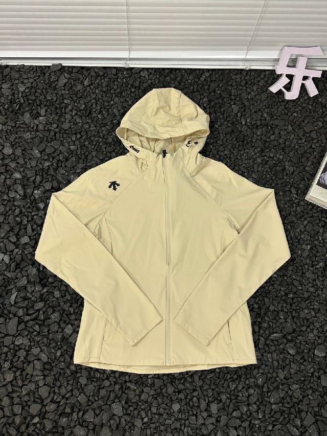 迪桑特*DESCENTE*夏季新品情侣款户外休闲连帽冰丝速干防晒皮肤衣