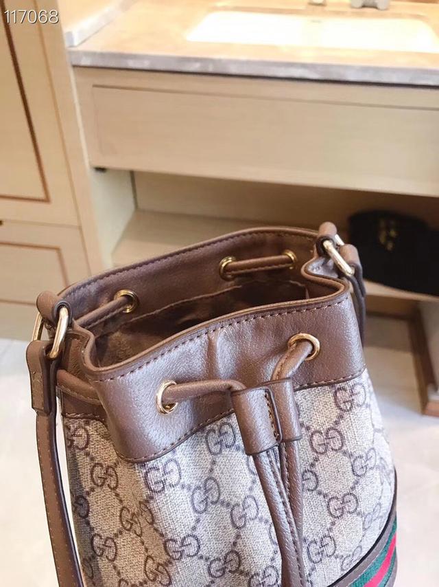 Gucci老花水桶包