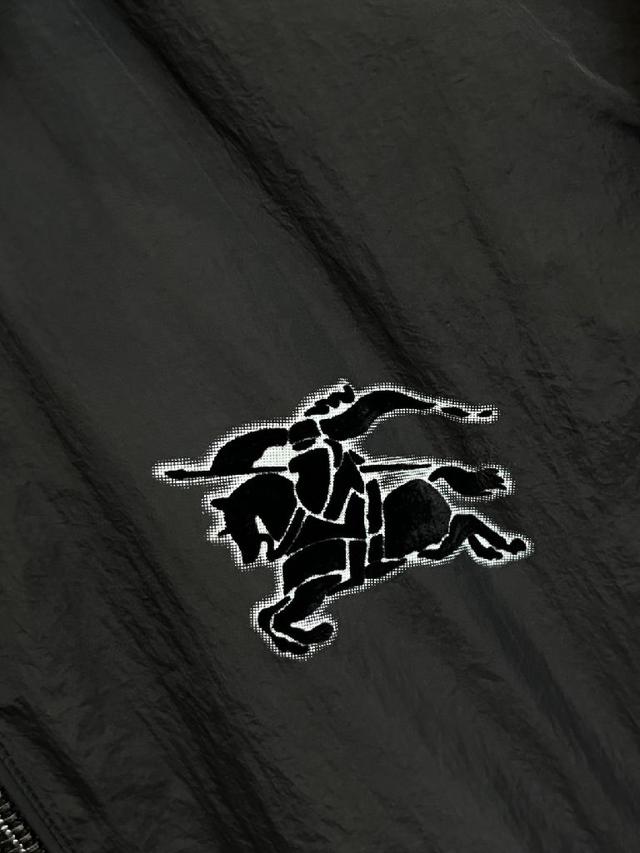 格子内里 战马印花胸标Logo 秋季爆款外套，穿