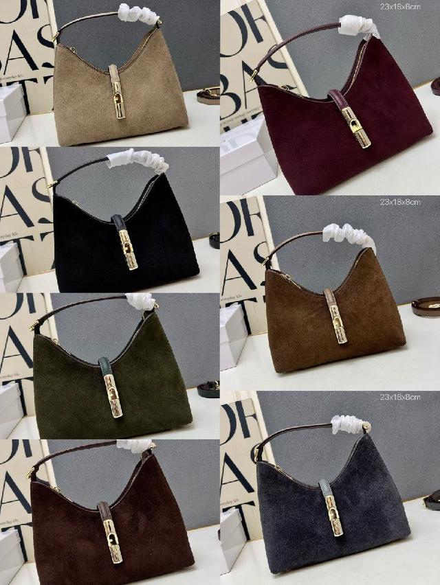 饰以樱桃红色皮革滚边和品牌标志性的织带元素，惊艳亮相2019早秋系列