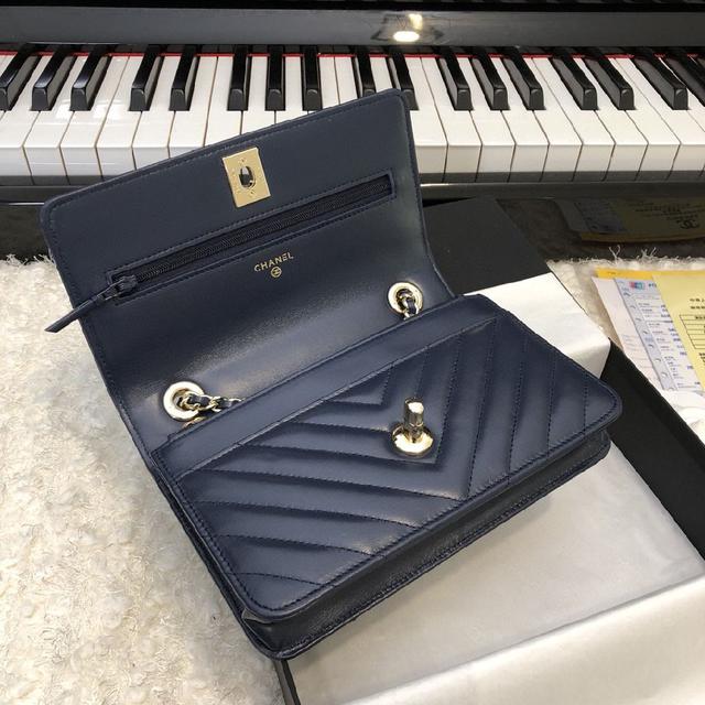 CHANEL：：．型号：92993尺寸：33CM：