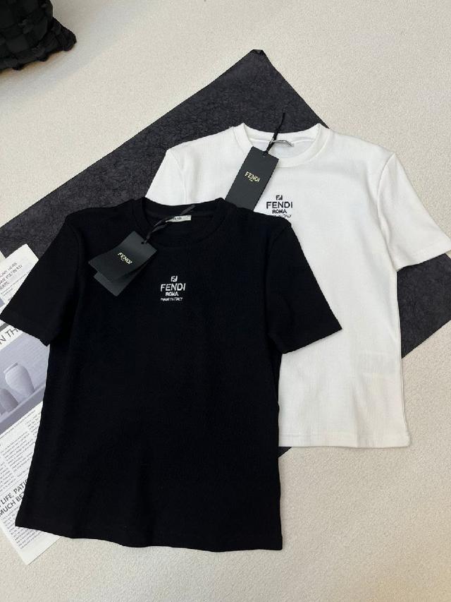 Fend*2024新品定位刺绣圆领푇푒푒