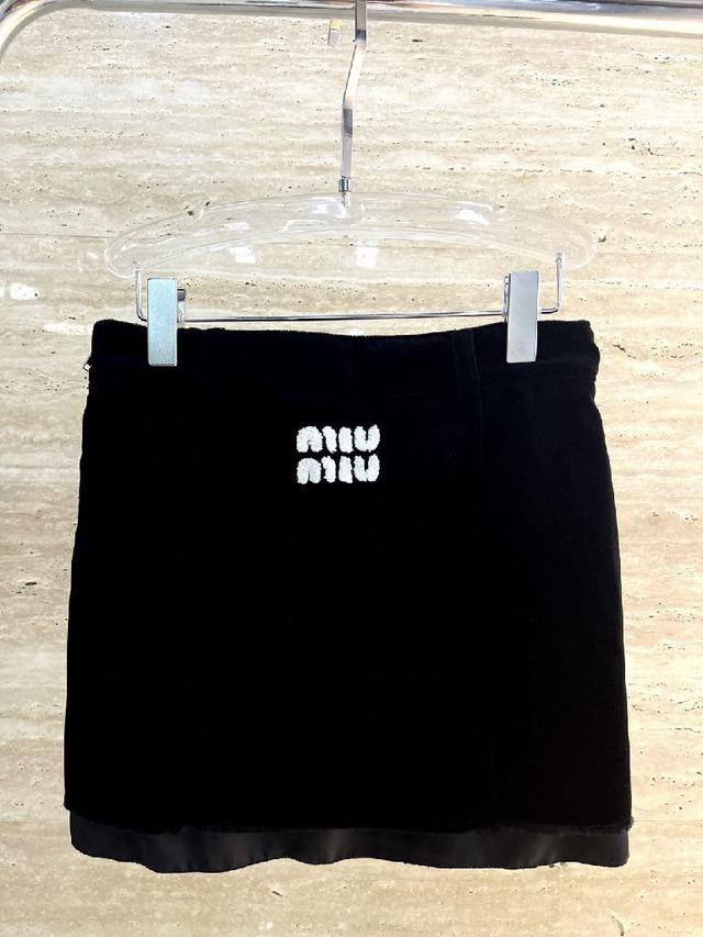 Miumiu 专柜新款丝绒外套➕半裙