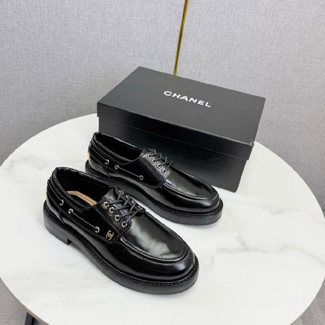 CHANEL小香风香奈儿这款拼色后空高跟鞋凉鞋也太戳心了！