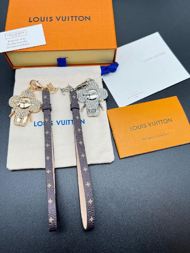 精致链条搭配星形吊坠，金属质感超好，