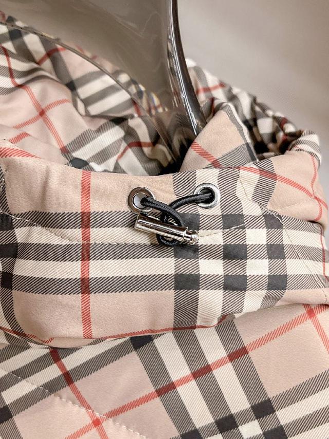 官网款2025秋冬新款羽绒服。这款号称羽绒服届最高端的，全