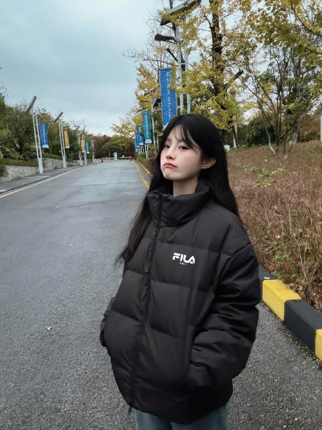 整件衣服完全塞的满满当当  冬日站在大雪中也完全没有感觉