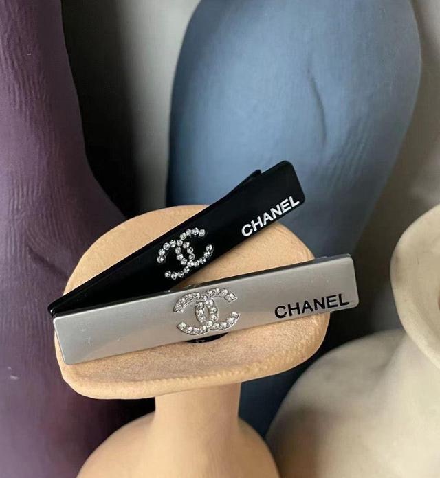Chanel VIP贈品鑲鑽鴨嘴髮夾(1套2件同色)#03/31中午12點