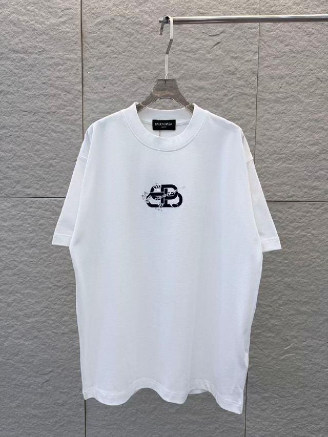 2026春夏新款 蜜蜂字母锁链绣花  圆领短袖t恤 上身超舒服🔥