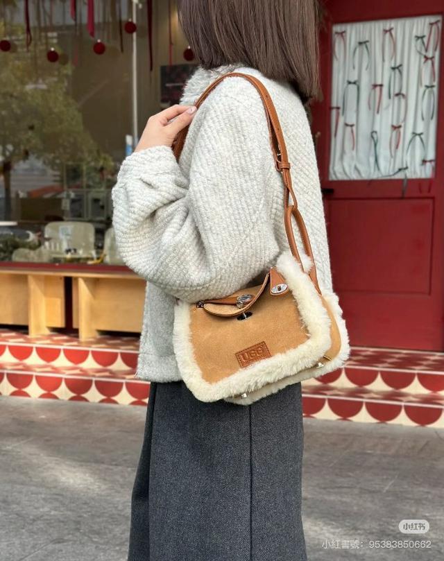澳洲🤍UGG AUSPECIAL 🤍羊毛翻蓋包（ES25829）#01/03