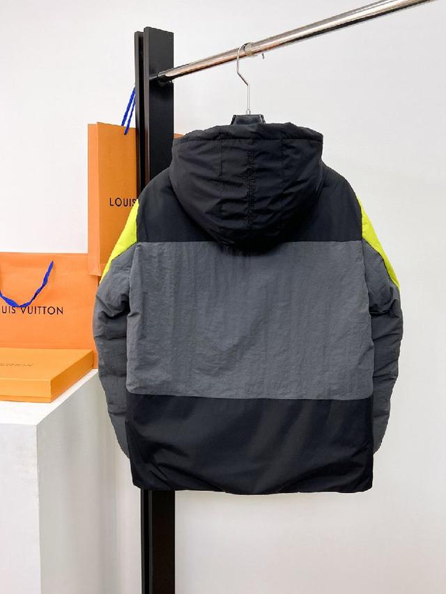 官网款2025秋冬新款羽绒服。这款号称羽绒服届最高端的