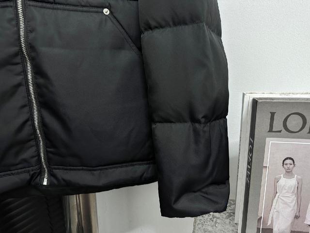羽绒服 原版1:1订制五金配件全进口原版定制 欢迎专柜