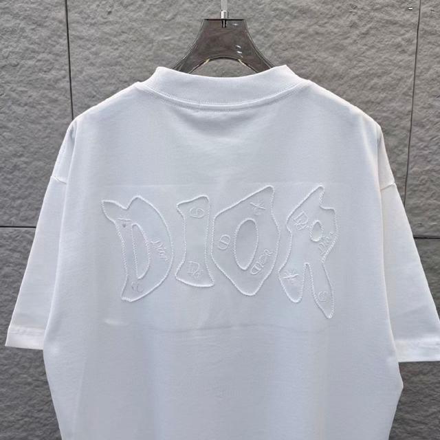 2026春夏新款 蜜蜂字母锁链绣花  圆领短袖t恤 上身超舒服🔥