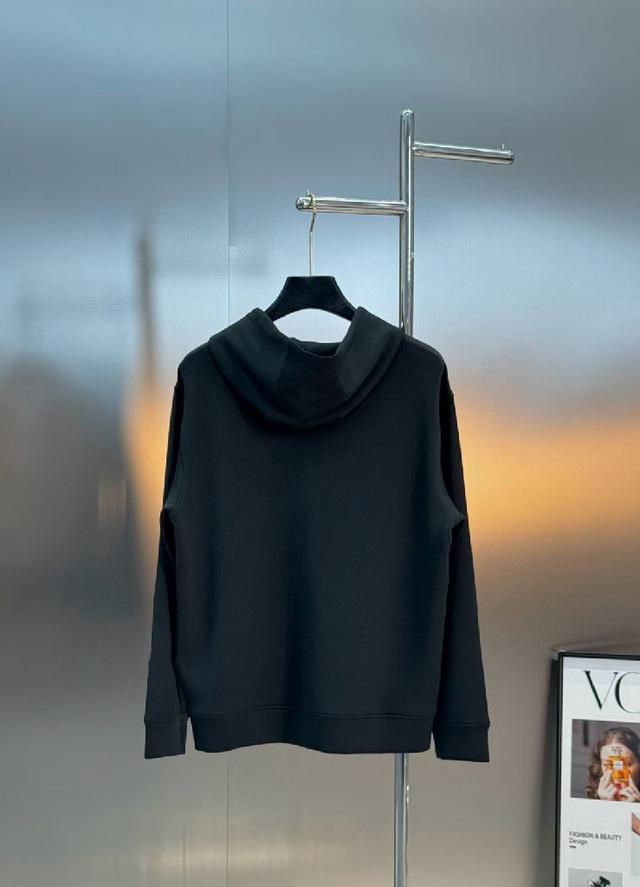 卫衣采用320g多支纱线纺织工艺 手感厚实 全棉面料 透气舒适 顶级质感