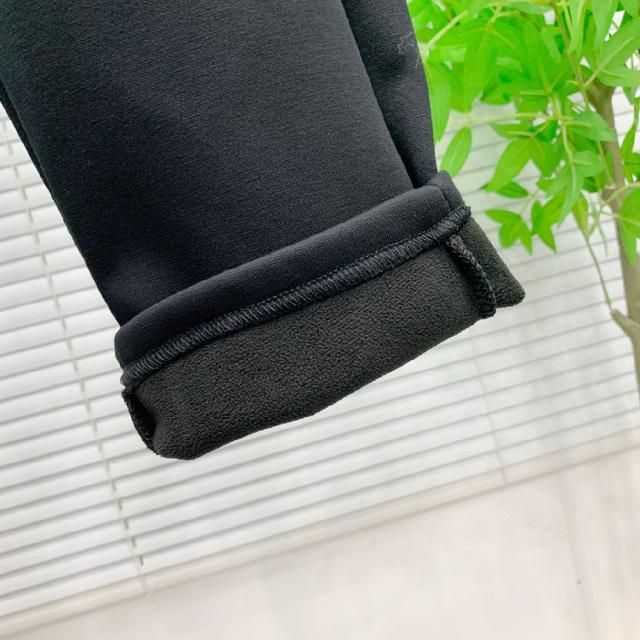 新品】新款休闲裤卫裤，裤身上刺绣标志性品牌标识