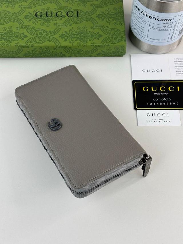 加深了隐蔽的标志感性的G，与原有颜色组合搭配独特的变形，