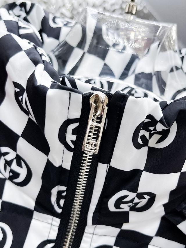 官网款2025秋冬新款羽绒服。这款号称羽绒服届最高端的