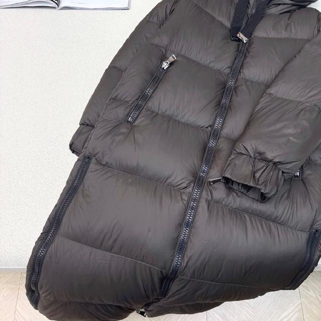 秋冬最新款下摆双侧拉链设计连帽长款过膝羽绒服