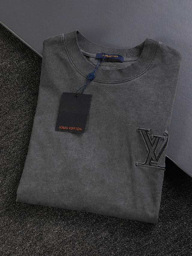 320克洗水纯棉质面料，纯棉透气，日常穿着非常清爽穿感舒适，