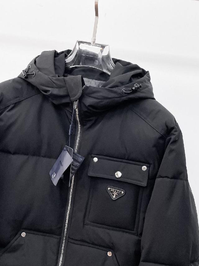 2025秋冬新款羽绒服。这款号称羽绒服届最贵的，全部90绒