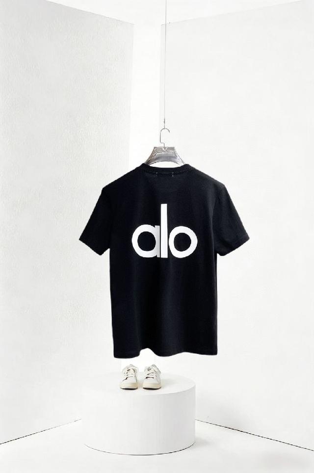 品牌元素设计理念，体现高品质。手感细腻柔软！呈现休闲裁剪