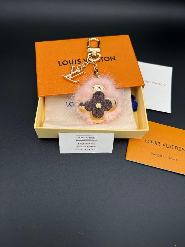 1V与村上隆联名的樱花钥匙扣