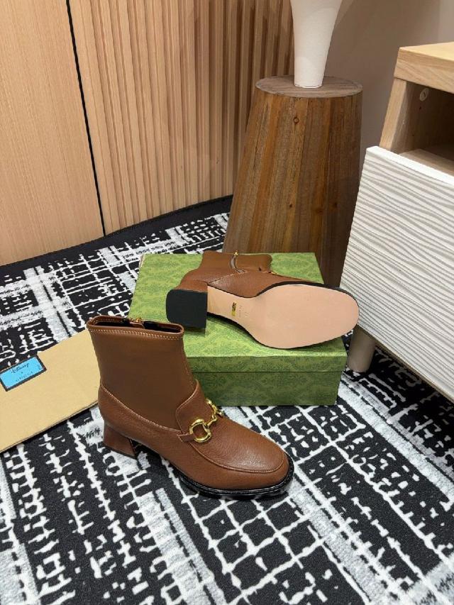LV x Timberland 及踝靴取材 Monogram 压纹防水正绒面牛皮革