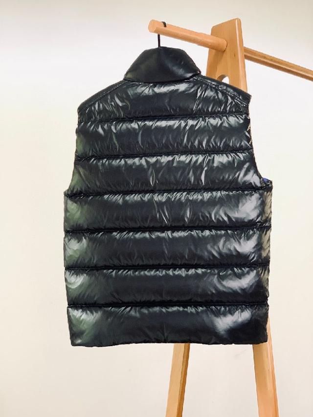 Moner  Awake 立领羽绒背心 前卫与奢暖的细节狂想