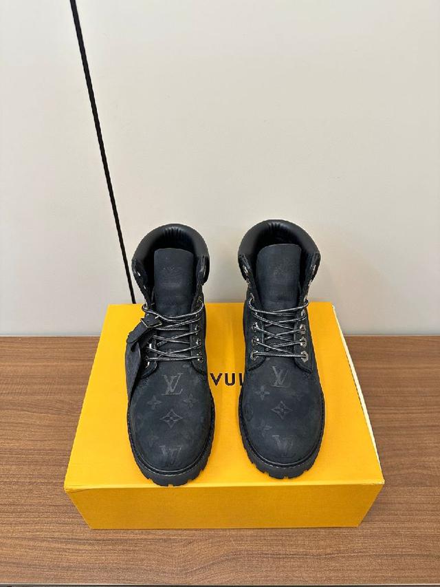 LV x Timberland 及踝靴取材 Monogram 压纹防水正绒面牛皮革