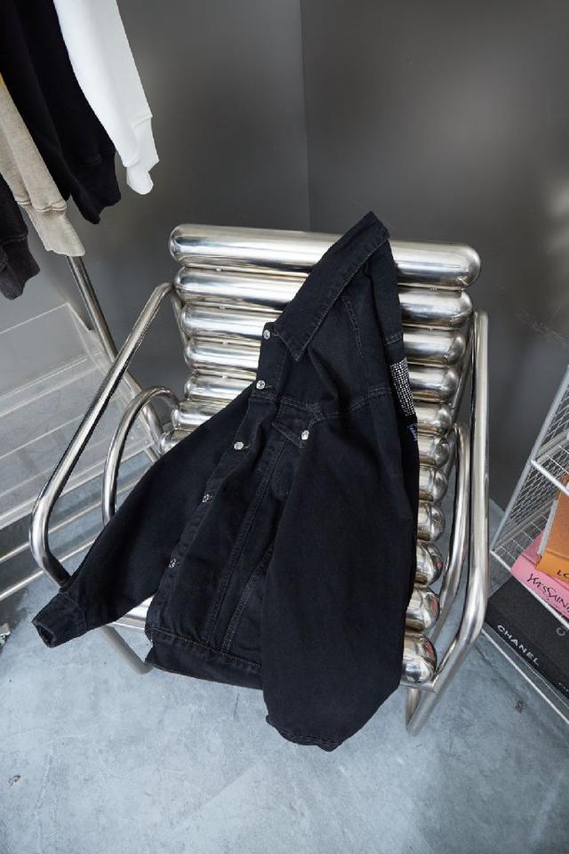 FW24巴黎世家秋冬新款采用460克高端定制面料，高度还原使用进口胶浆印花
